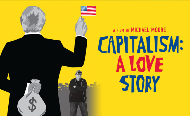 Áp phích phim với hình ảnh người cầm cờ Mỹ, tay giữ túi tiền, nền vàng, tiêu đề "Capitalism: A Love Story".