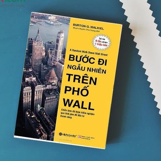 Cuốn sách "Bước Đi Ngẫu Nhiên Trên Phố Wall" với bìa màu vàng và hình ảnh tòa nhà cao tầng.