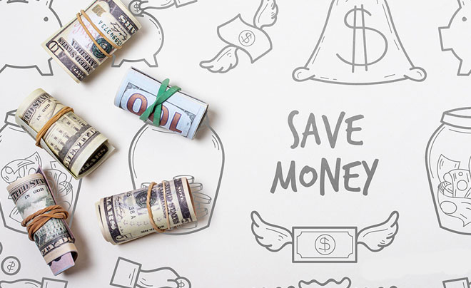 Các cuộn tiền giấy đặt trên nền trắng với chữ "SAVE MONEY" và hình vẽ minh họa tiết kiệm tiền.