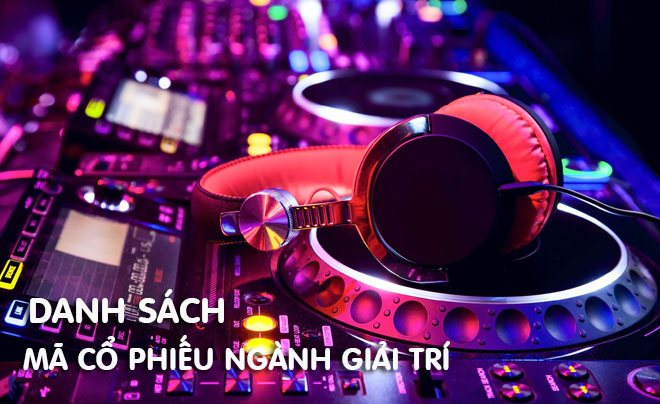 Bàn DJ với tai nghe đặt trên bàn xoay, ánh sáng màu tím và chữ "Danh sách mã cổ phiếu ngành giải trí".