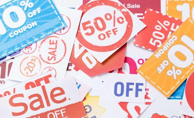 Nhiều phiếu giảm giá với các mức ưu đãi khác nhau như 10%, 20%, 50% và từ "Sale" in màu sắc nổi bật.