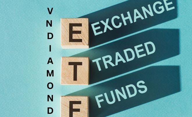 Chữ cái E, T, F trên các khối gỗ với từ "Exchange Traded Funds" và "VNDiamond" trên nền xanh.
