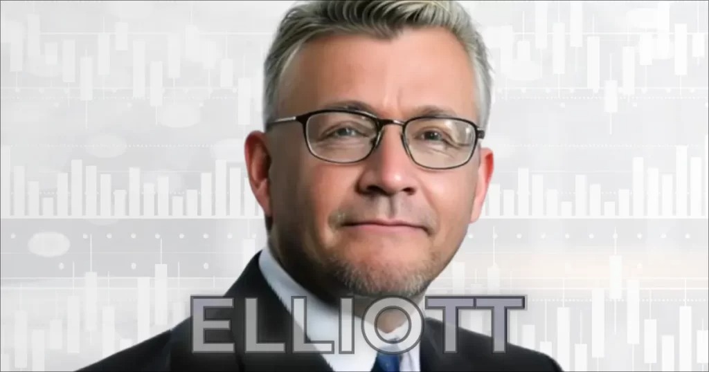 Một người đàn ông đeo kính và mặc vest, phía sau là biểu đồ tài chính và dòng chữ "ELLIOTT".