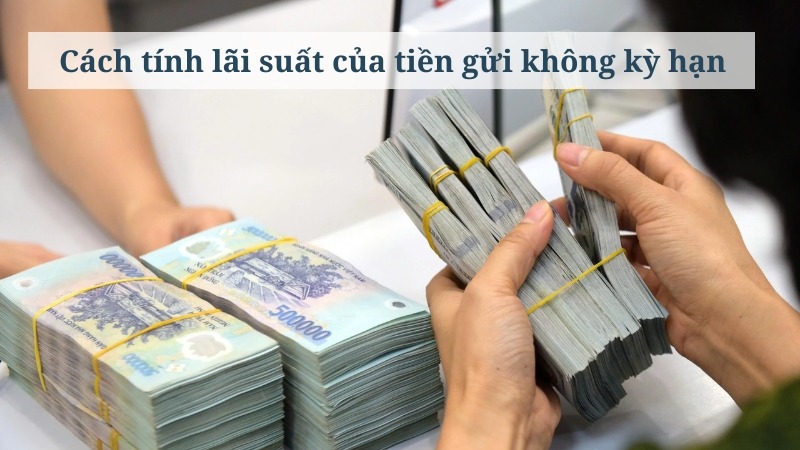 Người đang đếm cọc tiền Việt Nam đồng trên bàn với tiêu đề tính lãi suất tiền gửi.