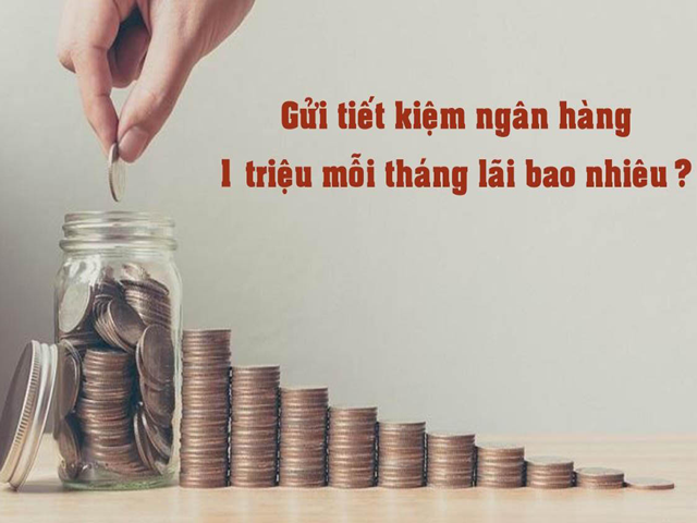 Tay đặt đồng xu vào lọ thủy tinh, bên cạnh là chồng tiền xu xếp thành hàng tăng dần, có dòng chữ đỏ phía trên.