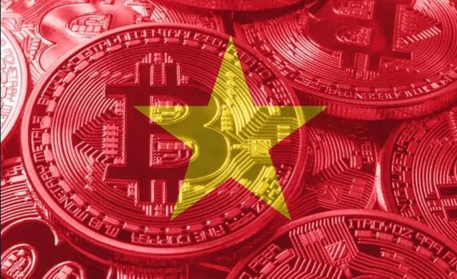 Hình ảnh các đồng xu Bitcoin chồng lên nhau với hình ngôi sao vàng trên nền đỏ phủ lên.