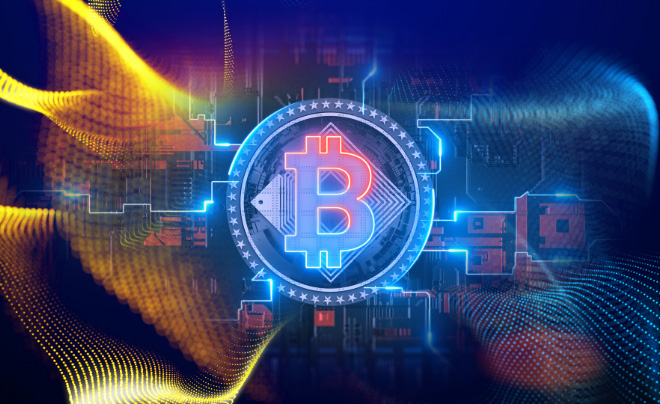 Biểu tượng Bitcoin phát sáng trên nền đồ họa kỹ thuật số với các đường sáng màu vàng và xanh lam.