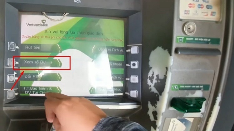 Cach kiem tra so du tai khoan tai cay ATM