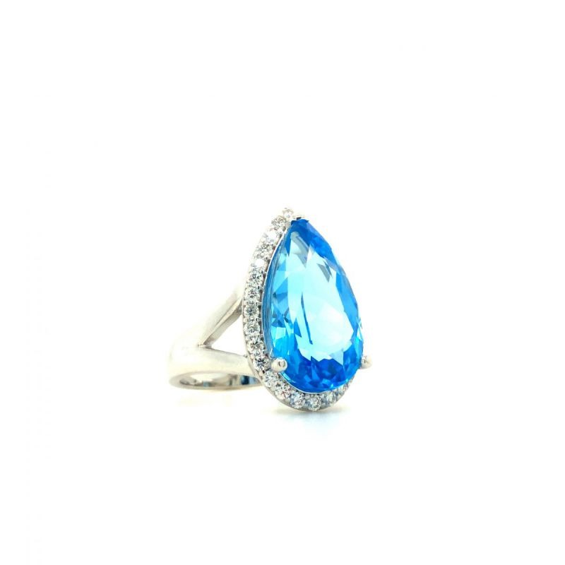 Nhan Vang Trang 14K Dinh Da Topaz